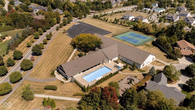 4827 Woods Edge Drive, Zionsville, IN 46077