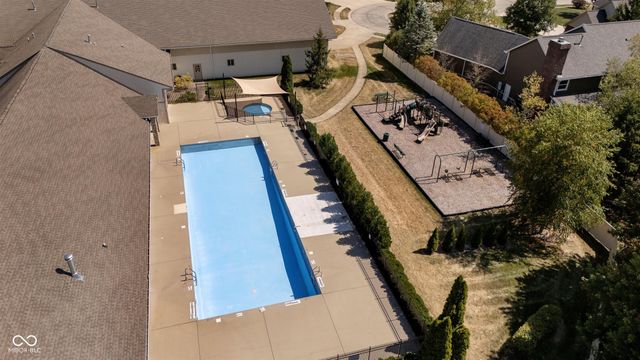 4827 Woods Edge Drive, Zionsville, IN 46077