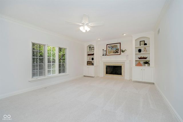 4827 Woods Edge Drive, Zionsville, IN 46077