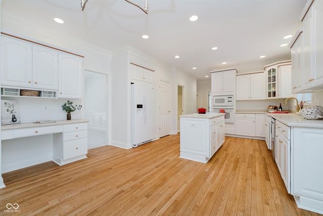 4827 Woods Edge Drive, Zionsville, IN 46077