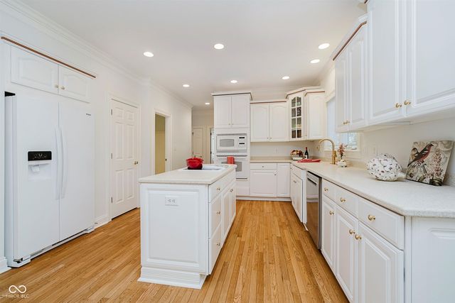 4827 Woods Edge Drive, Zionsville, IN 46077