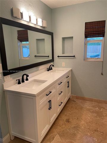 1319 Rodman St, Hollywood, FL 33019