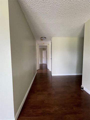 4158 Inverrary Drive 111, Lauderhill, FL 33319