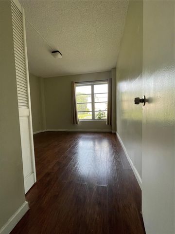 4158 Inverrary Drive 111, Lauderhill, FL 33319