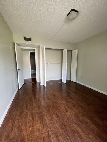 4158 Inverrary Drive 111, Lauderhill, FL 33319