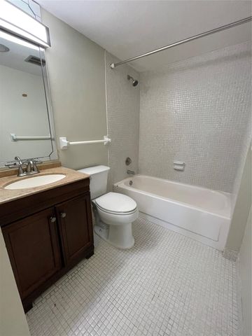 4158 Inverrary Drive 111, Lauderhill, FL 33319