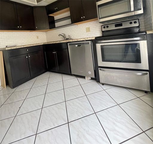 4158 Inverrary Drive 111, Lauderhill, FL 33319