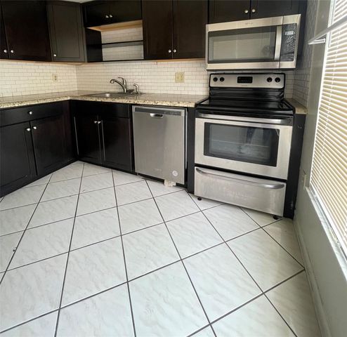 4158 Inverrary Drive 111, Lauderhill, FL 33319