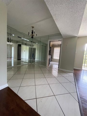 4158 Inverrary Drive 111, Lauderhill, FL 33319