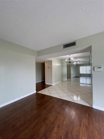 4158 Inverrary Drive 111, Lauderhill, FL 33319