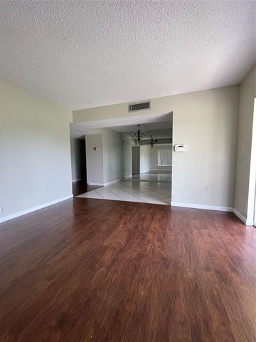 4158 Inverrary Drive 111, Lauderhill, FL 33319