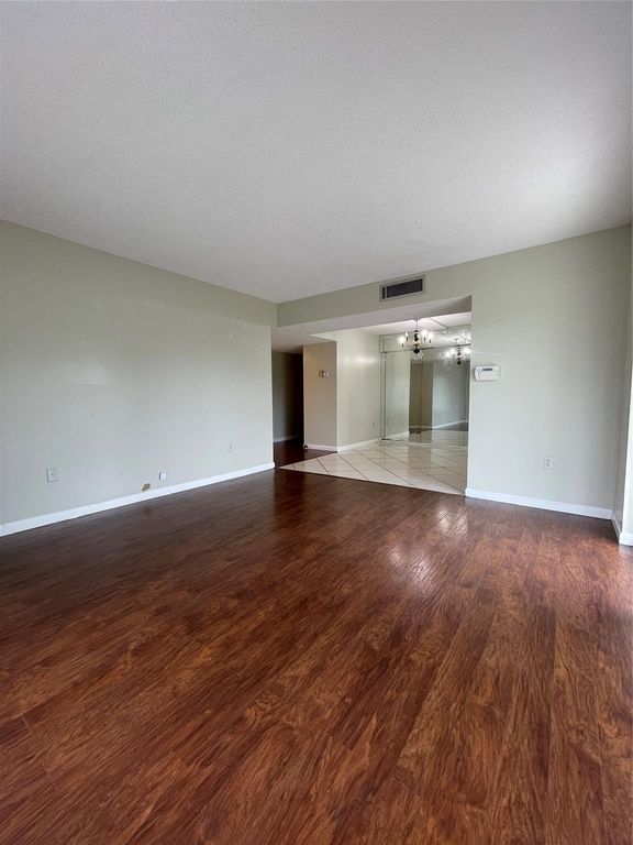 4158 Inverrary Drive 111, Lauderhill, FL 33319
