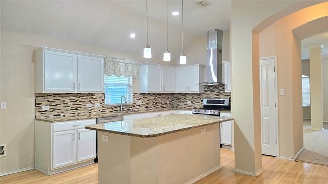 4255 Fall Creek Drive, Grand Prairie, TX 75052