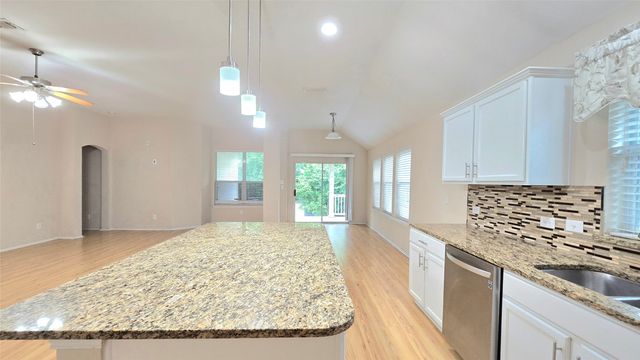 4255 Fall Creek Drive, Grand Prairie, TX 75052