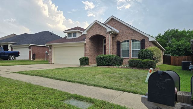 4255 Fall Creek Drive, Grand Prairie, TX 75052