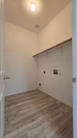 4255 Fall Creek Drive, Grand Prairie, TX 75052