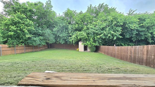 4255 Fall Creek Drive, Grand Prairie, TX 75052