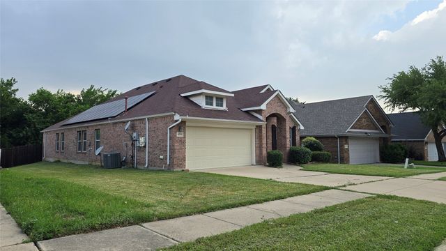 4255 Fall Creek Drive, Grand Prairie, TX 75052