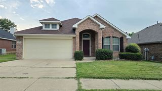 4255 Fall Creek Drive, Grand Prairie, TX 75052