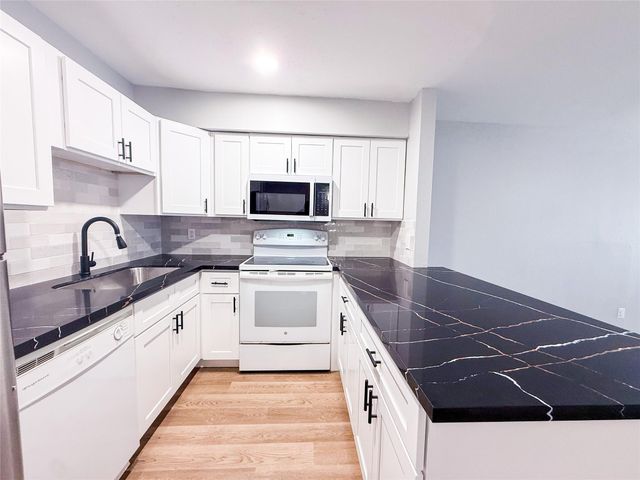 3900 Woodchase Drive 77, Houston, TX 77042