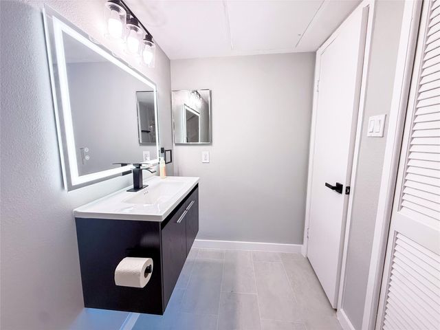 3900 Woodchase Drive 77, Houston, TX 77042