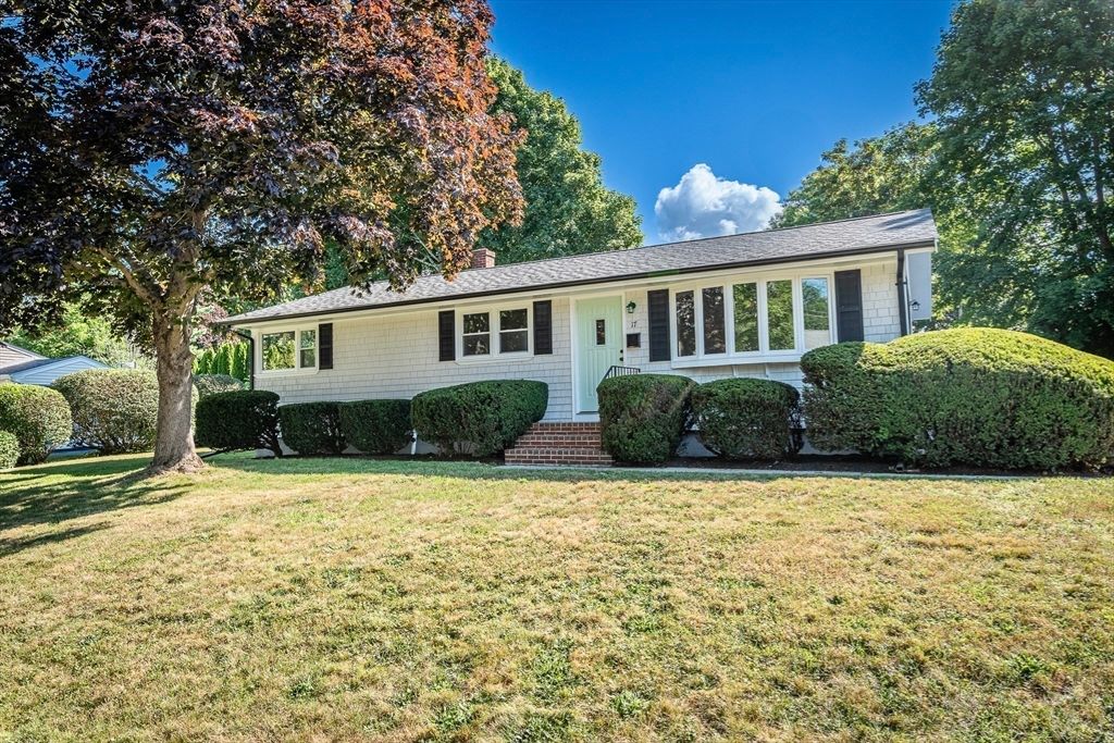 17 Hamlet St, Fairhaven, MA 02719
