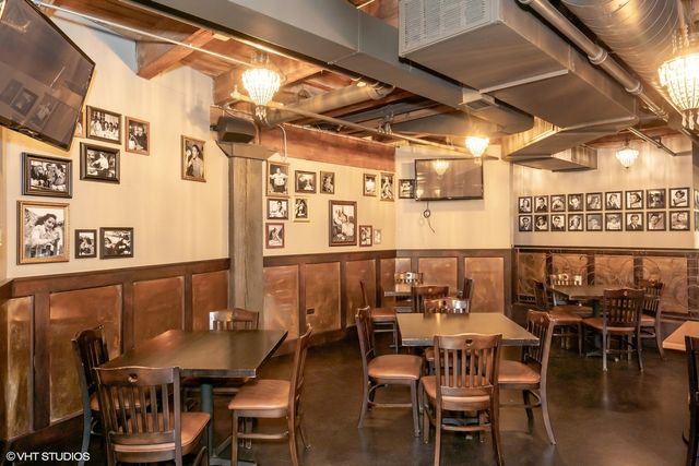 434 W Ontario Street restaurant, Chicago, IL 60610