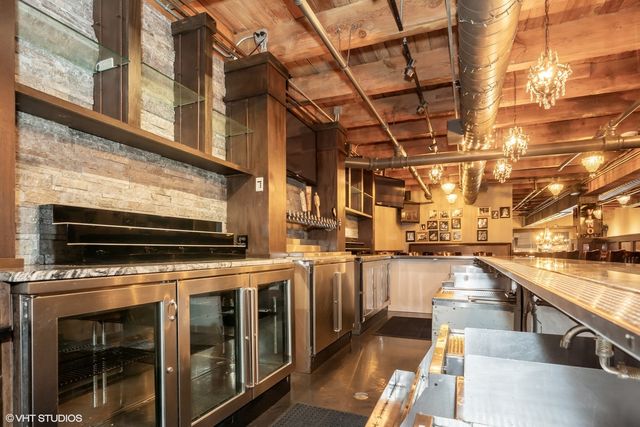 434 W Ontario Street restaurant, Chicago, IL 60610
