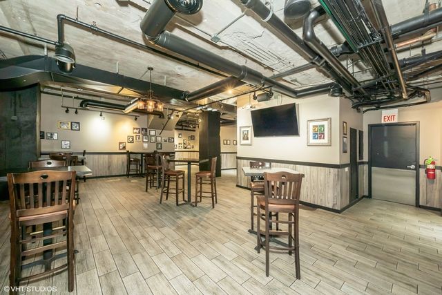 434 W Ontario Street restaurant, Chicago, IL 60610