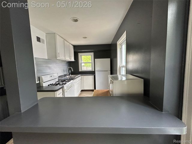 14935 Harrison Street, Livonia, MI 48154