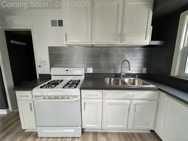 14935 Harrison Street, Livonia, MI 48154