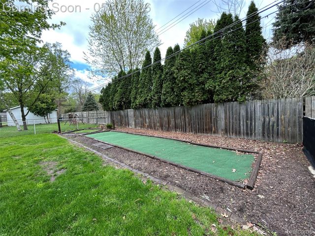 14935 Harrison Street, Livonia, MI 48154