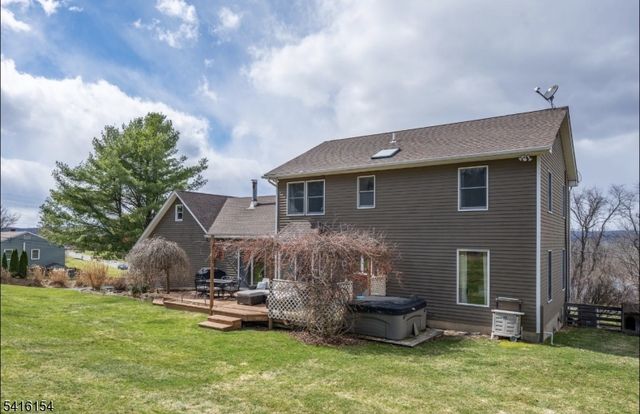 10 Peary Dr, Vernon Twp., NJ 07461