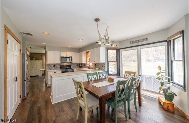 10 Peary Dr, Vernon Twp., NJ 07461