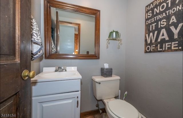 10 Peary Dr, Vernon Twp., NJ 07461