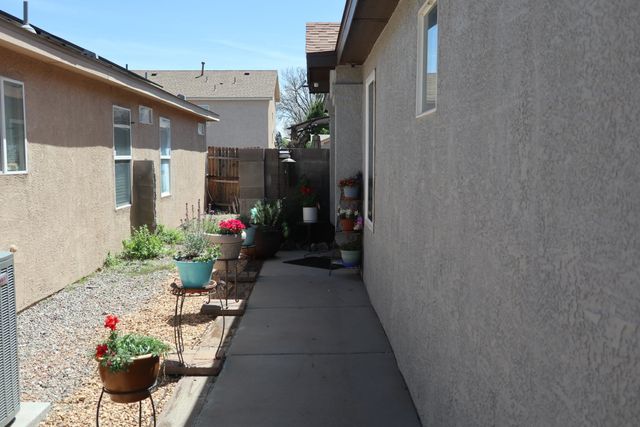 8112 Vista Volcan Lane SW, Albuquerque, NM 87121