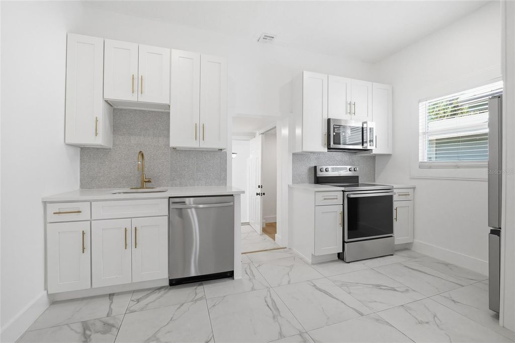 Image 11 of property listing at 2120 W NASSAU STREET, Tampa, FL 33607