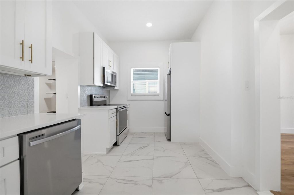 Image 13 of property listing at 2120 W NASSAU STREET, Tampa, FL 33607
