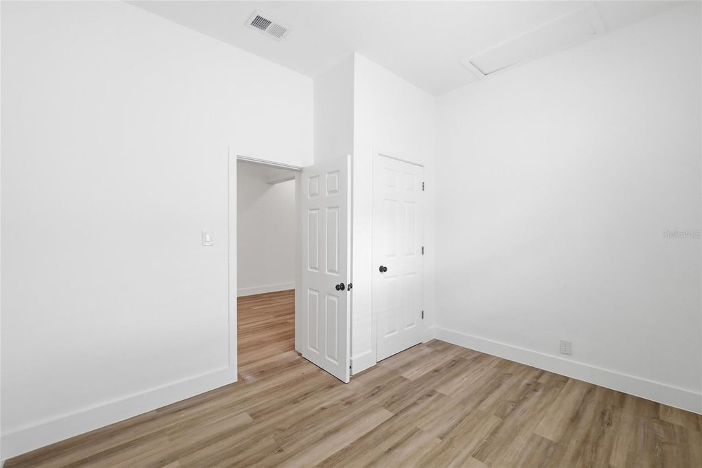 Image 22 of property listing at 2120 W NASSAU STREET, Tampa, FL 33607
