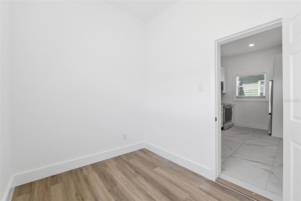 Image 23 of property listing at 2120 W NASSAU STREET, Tampa, FL 33607