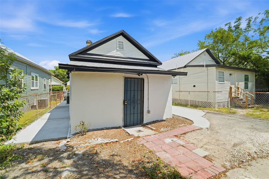 Image 27 of property listing at 2120 W NASSAU STREET, Tampa, FL 33607
