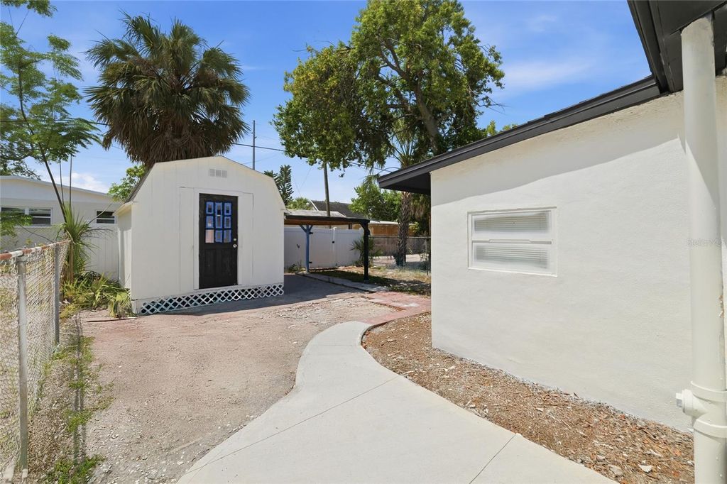 Image 29 of property listing at 2120 W NASSAU STREET, Tampa, FL 33607