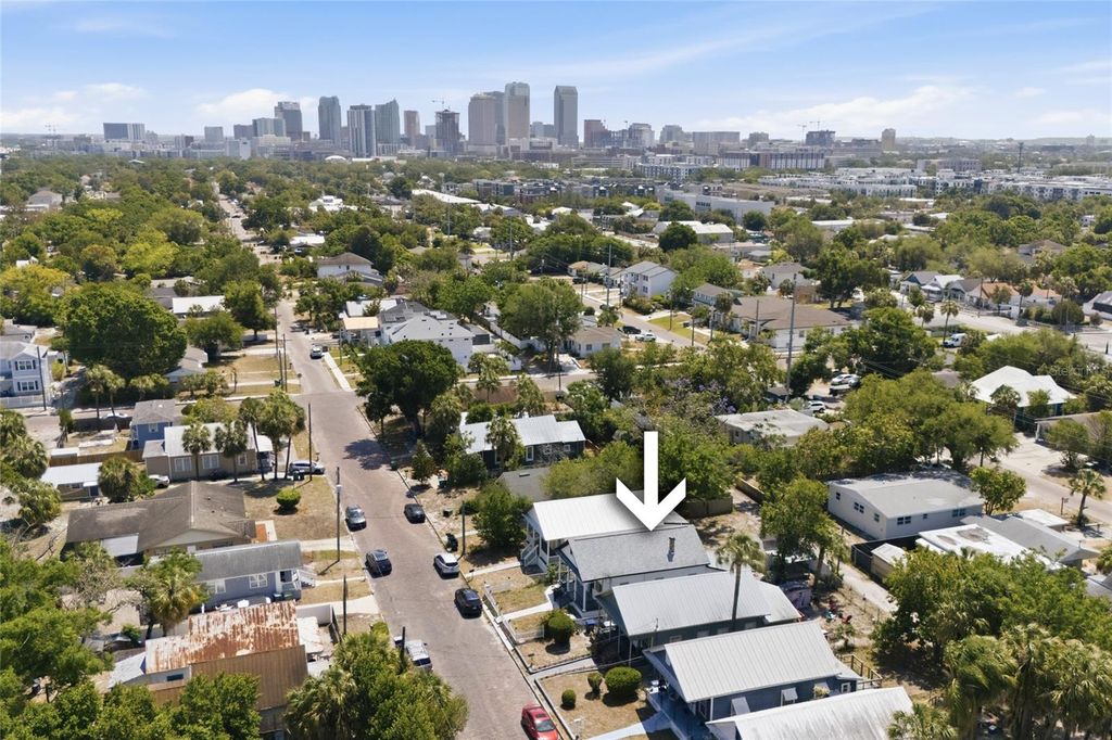 Image 34 of property listing at 2120 W NASSAU STREET, Tampa, FL 33607