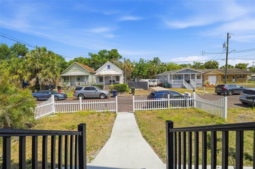 Image 5 of property listing at 2120 W NASSAU STREET, Tampa, FL 33607
