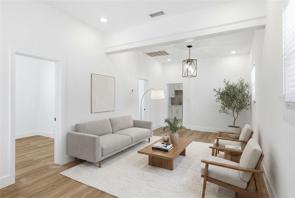 Image 6 of property listing at 2120 W NASSAU STREET, Tampa, FL 33607