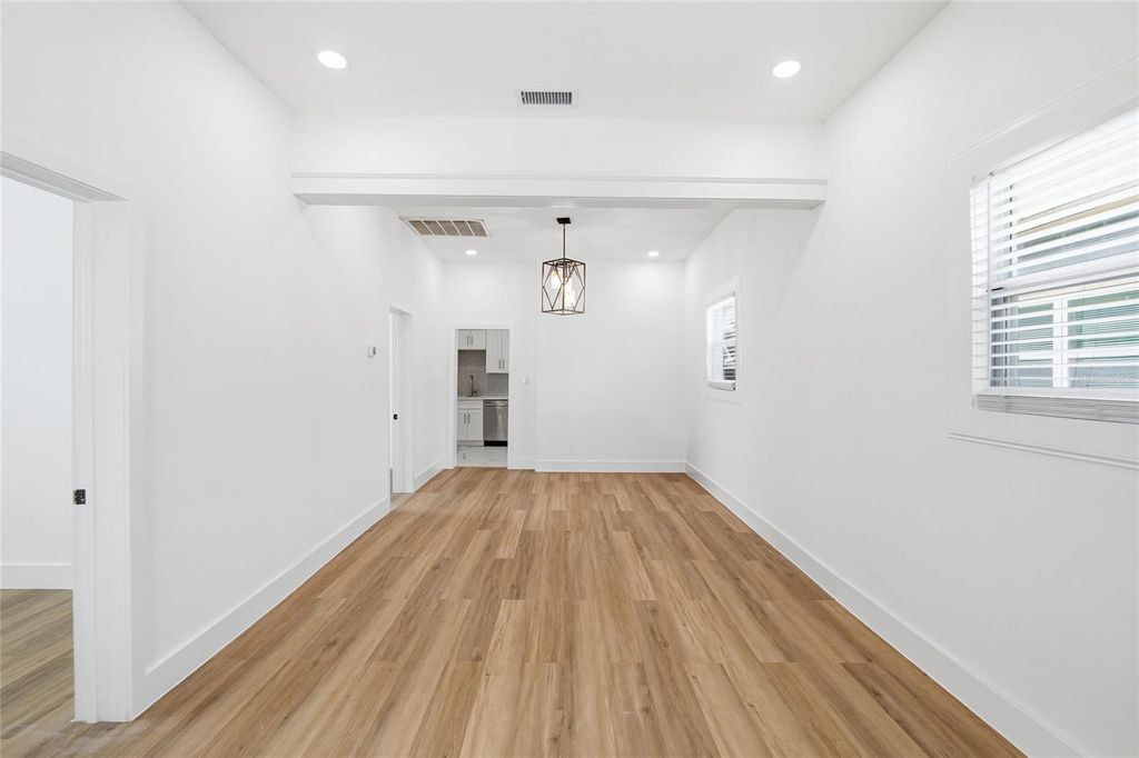 Image 7 of property listing at 2120 W NASSAU STREET, Tampa, FL 33607