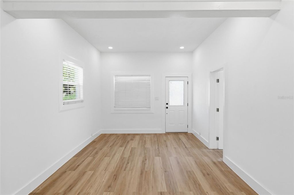 Image 8 of property listing at 2120 W NASSAU STREET, Tampa, FL 33607