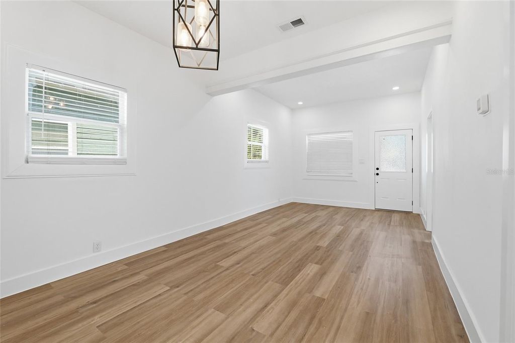 Image 9 of property listing at 2120 W NASSAU STREET, Tampa, FL 33607