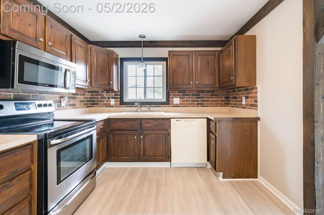 111 Blanche Drive, Troy, MI 48098