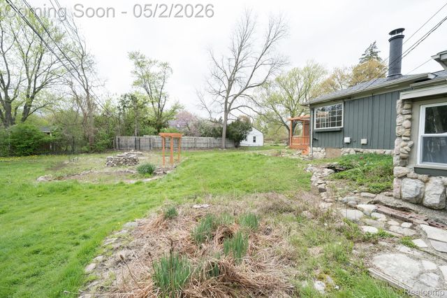 111 Blanche Drive, Troy, MI 48098